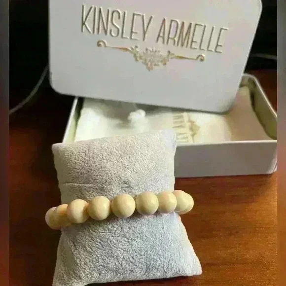 Kinsley Armelle NIB tawny agate bracelet - Picture 2 of 2